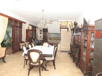 DIJUAL RUMAH (ADA KOLAM RENANG) DI JL. MALUKU MENTENG JAKARTA PUSAT