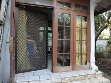 DIJUAL RUMAH (ADA KOLAM RENANG) DI JL. MALUKU MENTENG JAKARTA PUSAT