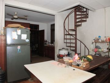 DIJUAL RUMAH (ADA KOLAM RENANG) DI JL. MALUKU MENTENG JAKARTA PUSAT