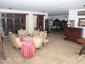 DIJUAL RUMAH (ADA KOLAM RENANG) DI JL. MALUKU MENTENG JAKARTA PUSAT
