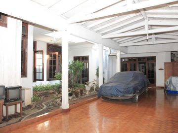 DIJUAL RUMAH (ADA KOLAM RENANG) DI JL. MALUKU MENTENG JAKARTA PUSAT