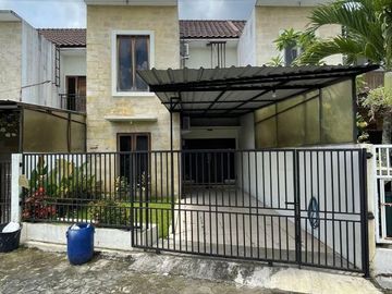 Rumah nyaman lingkungan perumahan dekat ke kampus Uii