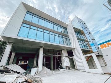 Commercial Building for Sale or lease
