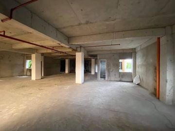 Commercial Building for Sale or lease