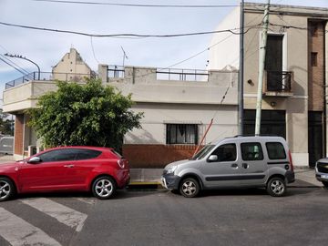 Lote con 2 PH de 3 Ambientes en esquina de 8.75 x 18.17 (475 m2 construibles) Usab1