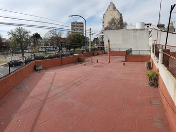 Lote con 2 PH de 3 Ambientes en esquina de 8.75 x 18.17 (475 m2 construibles) Usab1