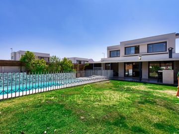 Casa Moderna en Piedra Roja, cercana a colegios