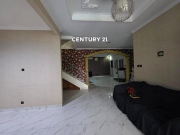 Dijual Rumah Besar Di Boulevrad Hijau Harapan Indah Bekasi