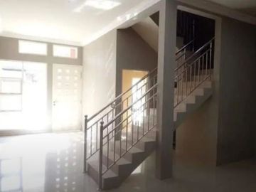 Rumah Modern Minimalis Ploso Timur Surabaya