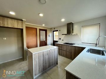 Casa en venta de 3 dorm. frente colegio Pumahue, Temuco