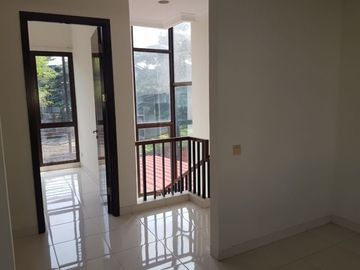 DISEWAKAN RUMAH BARU DI THE AVANI CLUSTER DIVENA BSD CITY