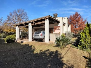 CASA DE 3 DORMITORIOS  FRENTE AL GOLF - EN VENTA