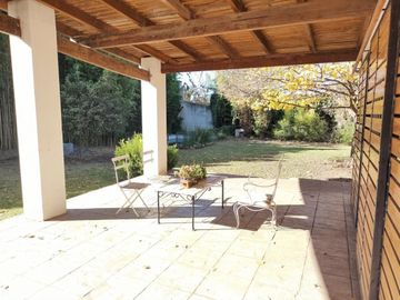 CASA DE 3 DORMITORIOS  FRENTE AL GOLF - EN VENTA