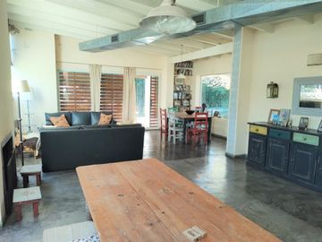 CASA DE 3 DORMITORIOS  FRENTE AL GOLF - EN VENTA