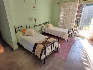 CASA DE 3 DORMITORIOS  FRENTE AL GOLF - EN VENTA