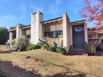 CASA DE 3 DORMITORIOS  FRENTE AL GOLF - EN VENTA