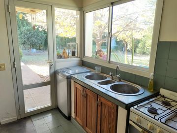 CASA DE 3 DORMITORIOS  FRENTE AL GOLF - EN VENTA