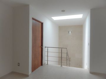 Venta o Renta Residencia en Lomas de Juriquilla, Gran Jardín, 4ta Rec en PB