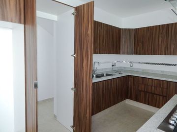 Venta o Renta Residencia en Lomas de Juriquilla, Gran Jardín, 4ta Rec en PB