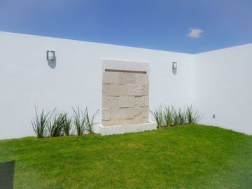 Venta o Renta Residencia en Lomas de Juriquilla, Gran Jardín, 4ta Rec en PB