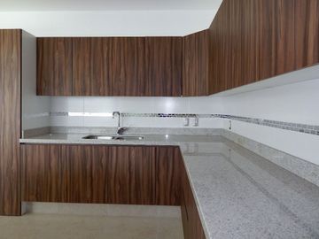 Venta o Renta Residencia en Lomas de Juriquilla, Gran Jardín, 4ta Rec en PB