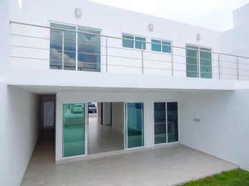 Venta o Renta Residencia en Lomas de Juriquilla, Gran Jardín, 4ta Rec en PB