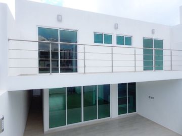Venta o Renta Residencia en Lomas de Juriquilla, Gran Jardín, 4ta Rec en PB