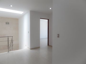 Venta o Renta Residencia en Lomas de Juriquilla, Gran Jardín, 4ta Rec en PB