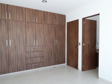 Venta o Renta Residencia en Lomas de Juriquilla, Gran Jardín, 4ta Rec en PB