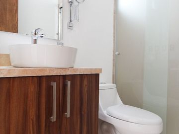 Venta o Renta Residencia en Lomas de Juriquilla, Gran Jardín, 4ta Rec en PB