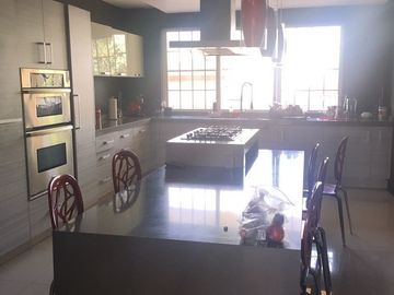 Impresionante Casa en Venta en Conjunto en Bosques