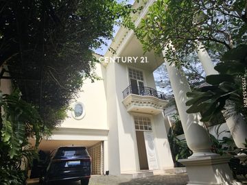 Disewakan Rumah Mewah Dengan Desain European Classic Di Kemang
