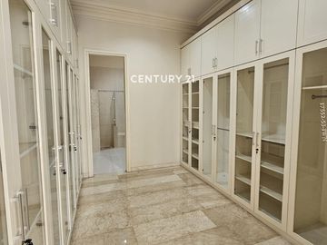 Disewakan Rumah Mewah Dengan Desain European Classic Di Kemang