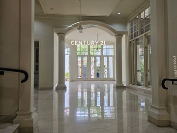 Disewakan Rumah Mewah Dengan Desain European Classic Di Kemang
