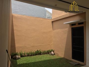 Rumah posisi hoek 2 lantai baru renov di De Marrakesh Ciwastra Bandung | SUTIAH