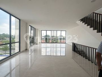 Disewa Ruko Northridge ( Hook) Luas 6.75 X 18 Mtr