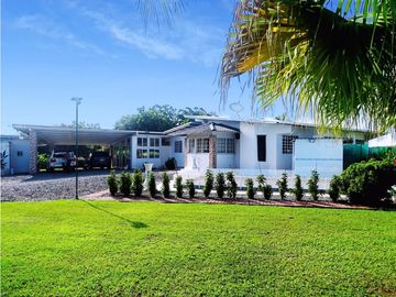 VENTA DE CASA EN AGUADULCE CON PISCINA 8,000 MT2
