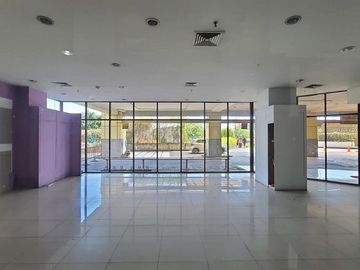 STRATEGIS Lokasi Terdepan Toko DTC Mall Wonokromo