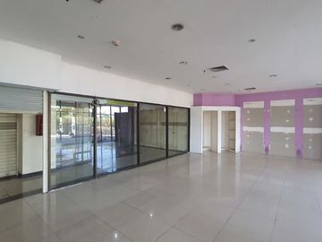STRATEGIS Lokasi Terdepan Toko DTC Mall Wonokromo