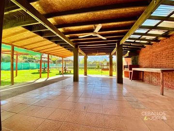 Casa en venta de 6 dorm. en Olmué