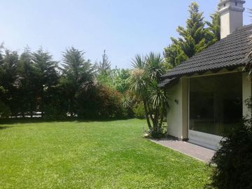 MAJESTUOSO CHALET 5 AMB. SOBRE LOTE EN ESQUINA