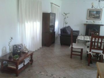 MAJESTUOSO CHALET 5 AMB. SOBRE LOTE EN ESQUINA