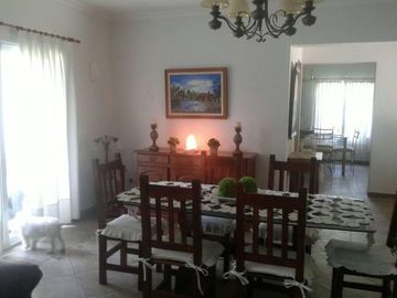 MAJESTUOSO CHALET 5 AMB. SOBRE LOTE EN ESQUINA