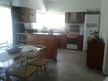 MAJESTUOSO CHALET 5 AMB. SOBRE LOTE EN ESQUINA
