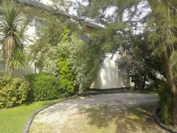 MAJESTUOSO CHALET 5 AMB. SOBRE LOTE EN ESQUINA