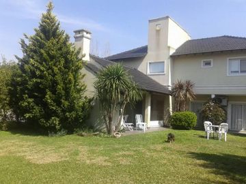 MAJESTUOSO CHALET 5 AMB. SOBRE LOTE EN ESQUINA
