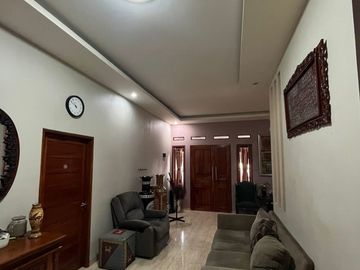 RUMAH MINIMALIS 2 LANTAI SIAP HUNI DI VILLA PAMULANG , PONDOK BENDA TANGSEL