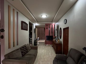 RUMAH MINIMALIS 2 LANTAI SIAP HUNI DI VILLA PAMULANG , PONDOK BENDA TANGSEL