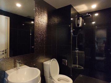 2 Bedroom Condo for sale at Rhythm Sukhumvit 36-38