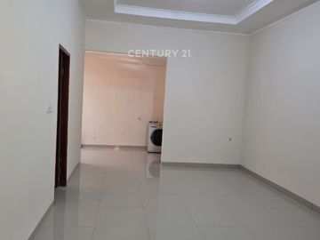 Rumah Rapi  Bersih Di Bulevar Hijau Bekasi Kota